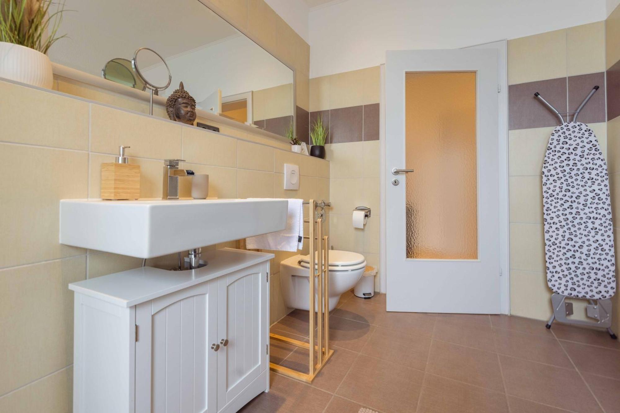 Schillerapartment Hof, Kueche, 24H Digital-Checkin, Parkplatz, Wlan250Mbit Hof  Dış mekan fotoğraf