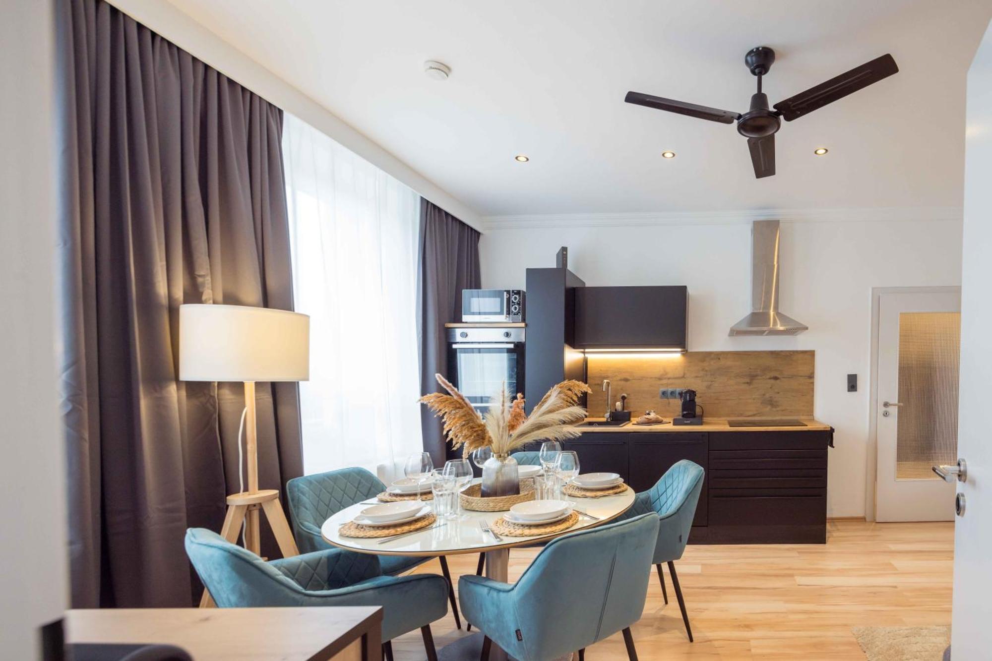 Schillerapartment Hof, Kueche, 24H Digital-Checkin, Parkplatz, Wlan250Mbit Hof  Dış mekan fotoğraf