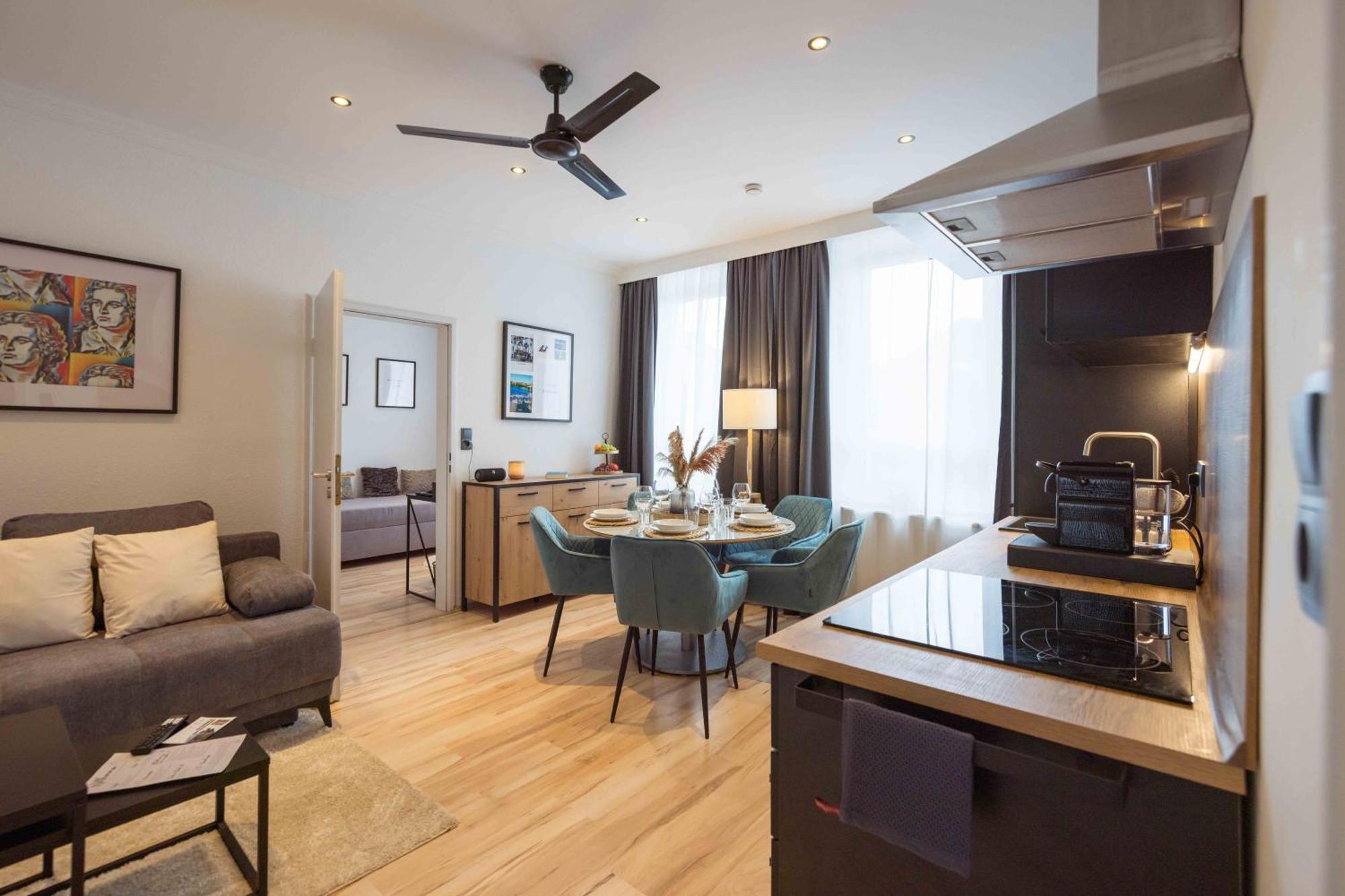 Schillerapartment Hof, Kueche, 24H Digital-Checkin, Parkplatz, Wlan250Mbit Hof  Dış mekan fotoğraf