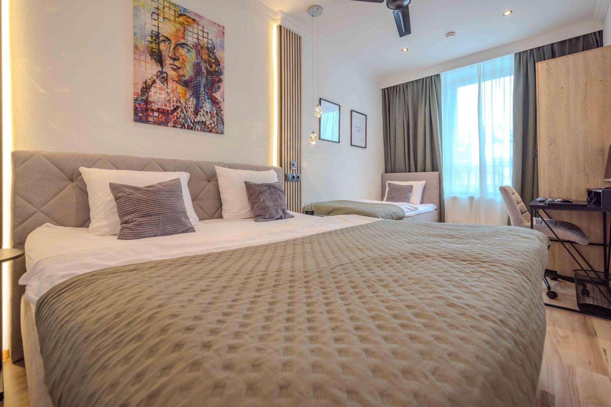 Schillerapartment Hof, Kueche, 24H Digital-Checkin, Parkplatz, Wlan250Mbit Hof  Dış mekan fotoğraf