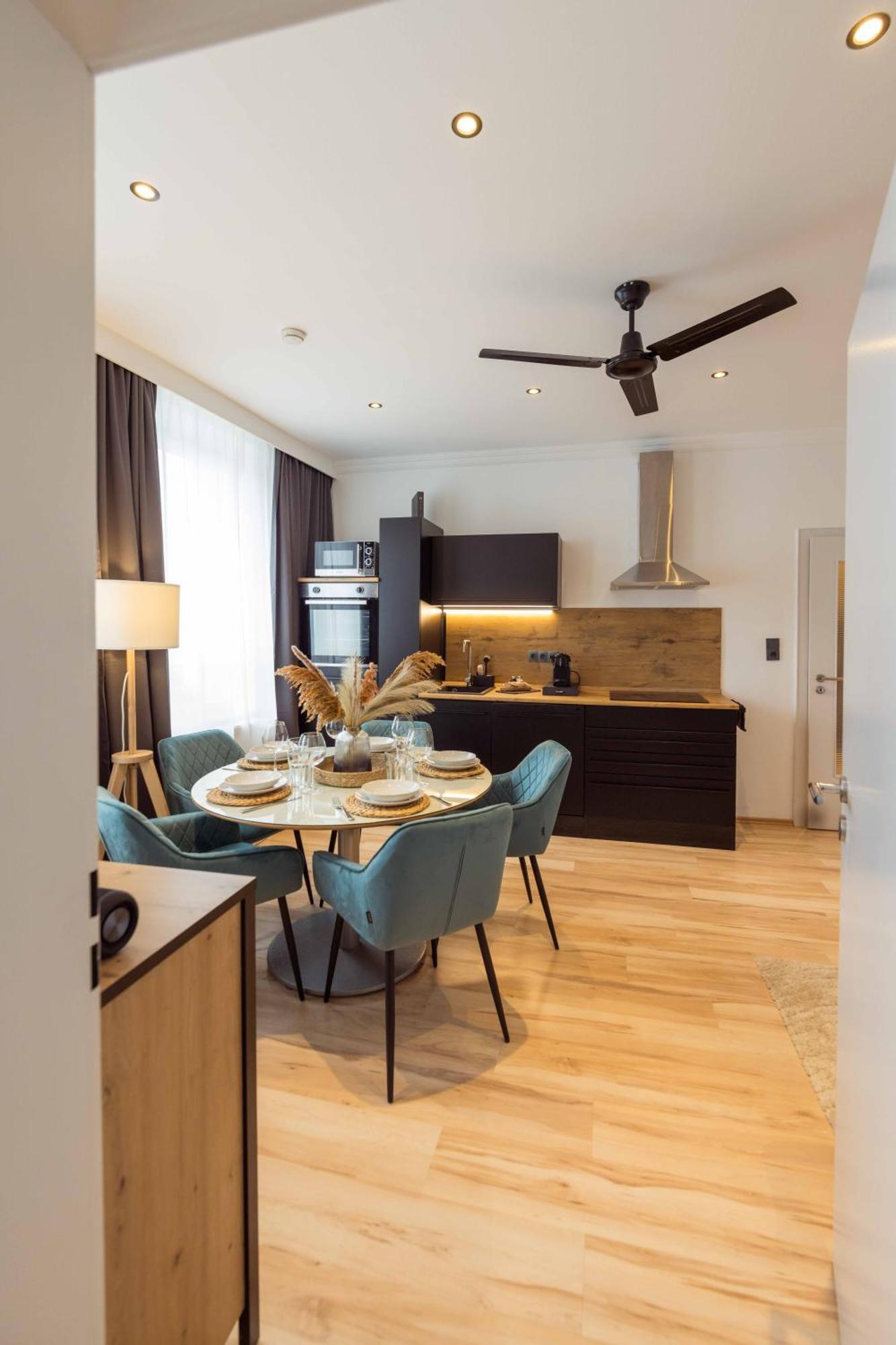 Schillerapartment Hof, Kueche, 24H Digital-Checkin, Parkplatz, Wlan250Mbit Hof  Dış mekan fotoğraf