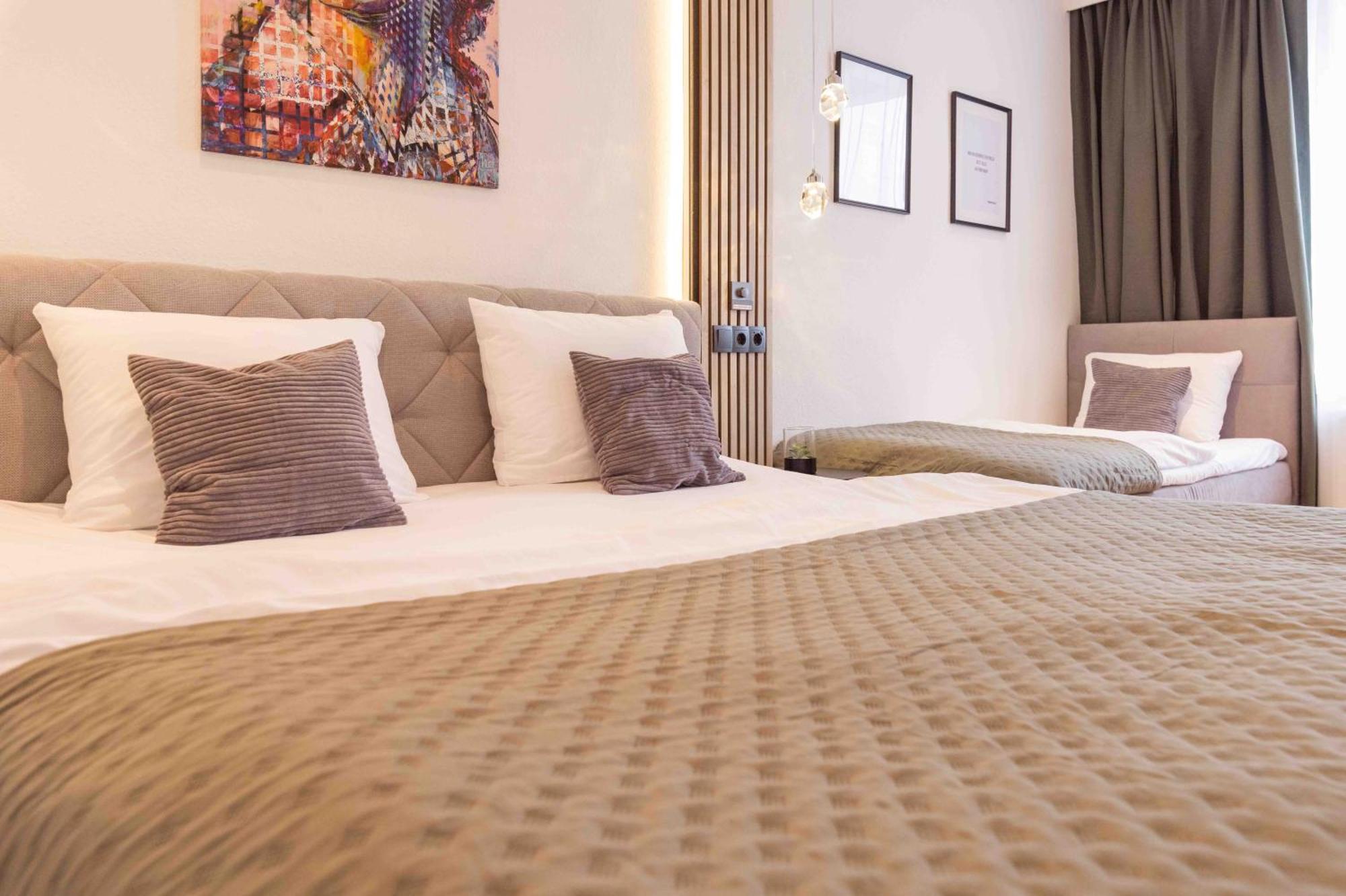 Schillerapartment Hof, Kueche, 24H Digital-Checkin, Parkplatz, Wlan250Mbit Hof  Dış mekan fotoğraf
